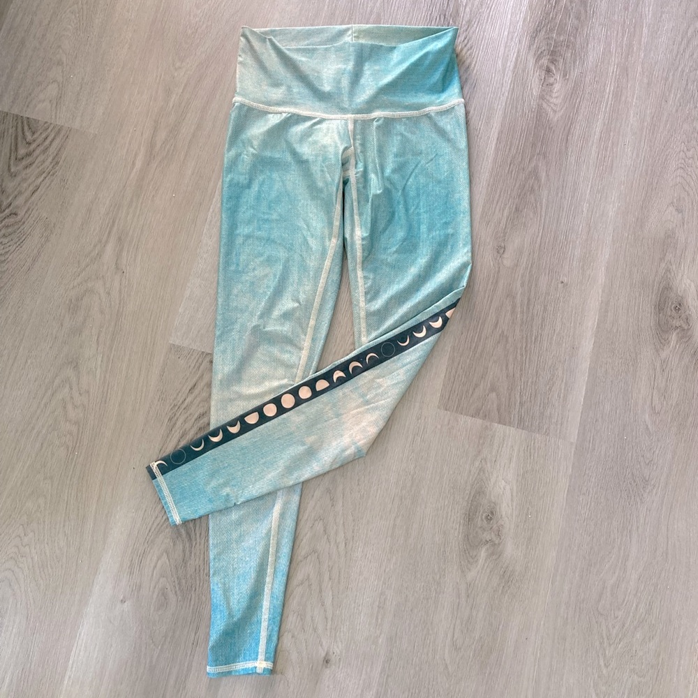 Teeki Moon Phase Hot Pant Leggings Size Small